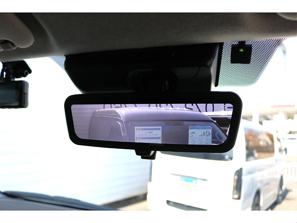 デジタルインナーミラーで夜間も安心◎