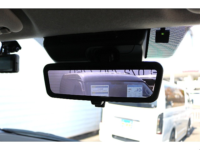 デジタルインナーミラーで夜間も安心◎