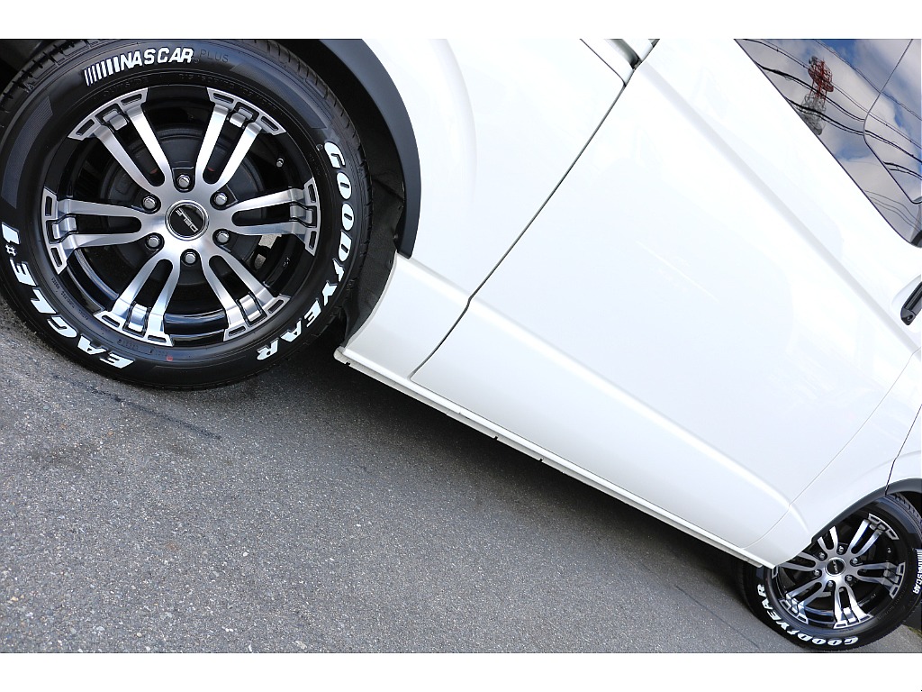 ナスカーホワイトレタータイヤ