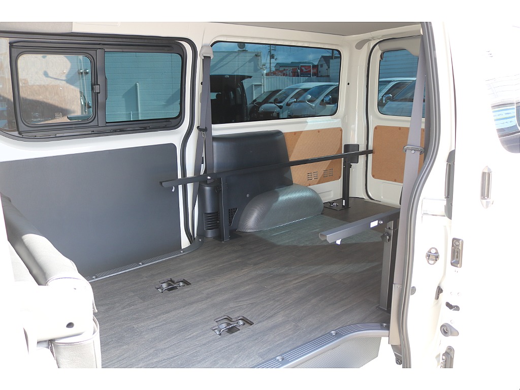 フロア施工済みでお掃除もし易く、荷物の出し入れも楽々できます♪