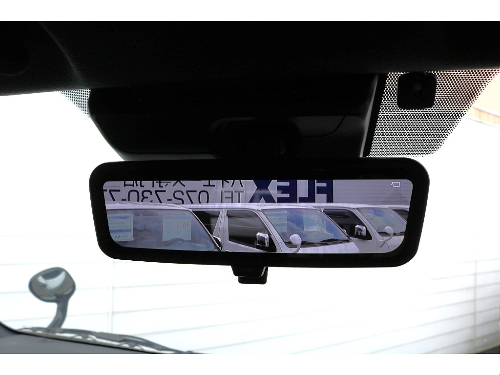 デジタルインナーミラーで夜間も安心◎