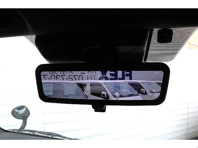 デジタルインナーミラーで夜間も安心◎