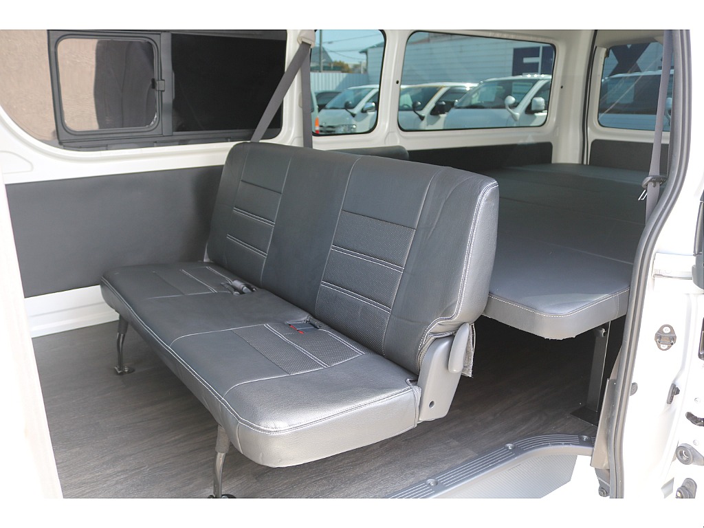 【希少在庫】R4年式ハイエースバン　DX GLパッケージ　希少なパールホワイトのディーゼル車両☆　ベッドキットも付いてます！