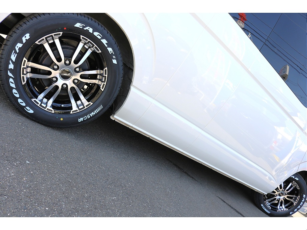 ナスカーホワイトレタータイヤ