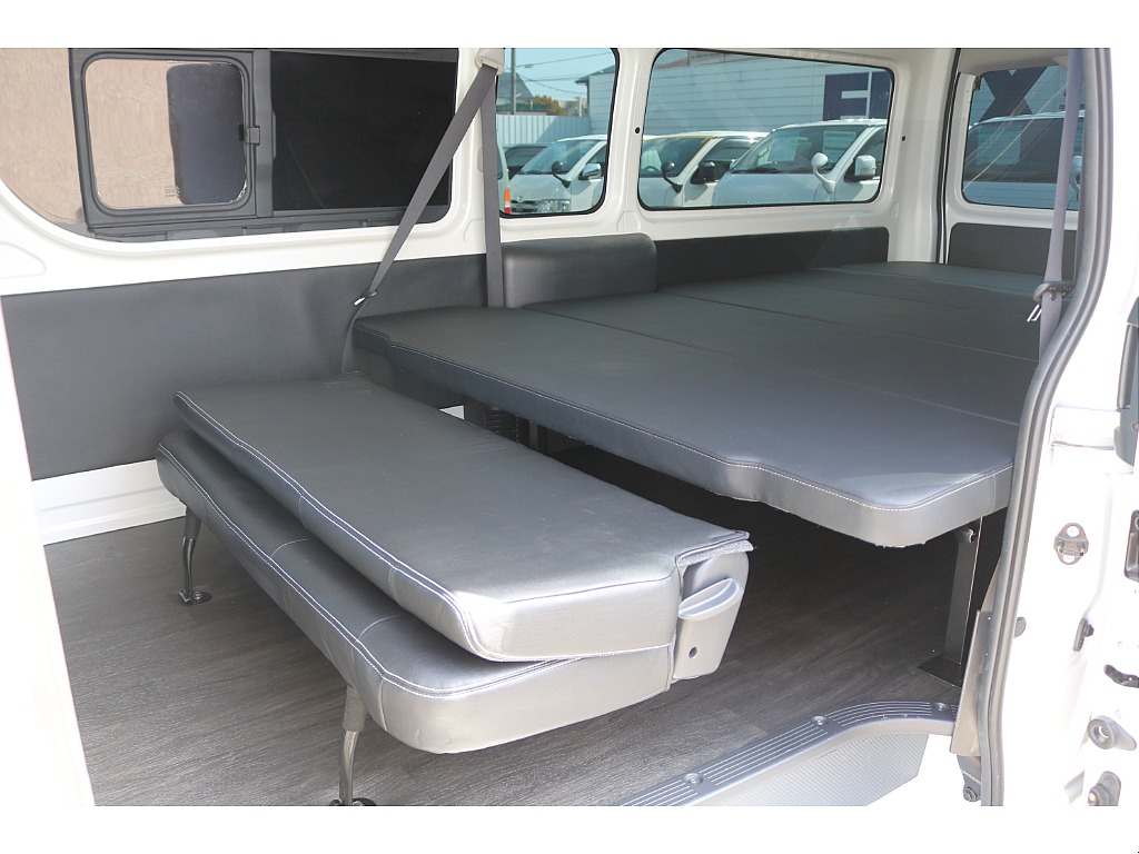 【希少在庫】R4年式ハイエースバン　DX GLパッケージ　希少なパールホワイトのディーゼル車両☆　ベッドキットも付いてます！