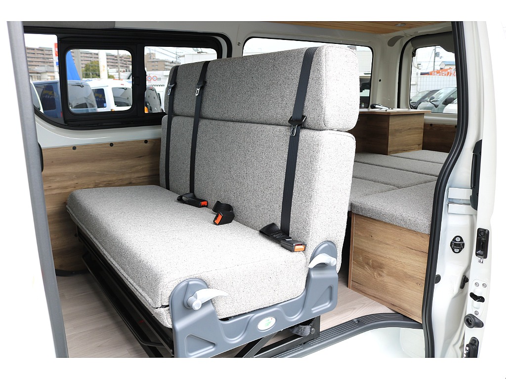 リクライニング可能な２列目シート♪