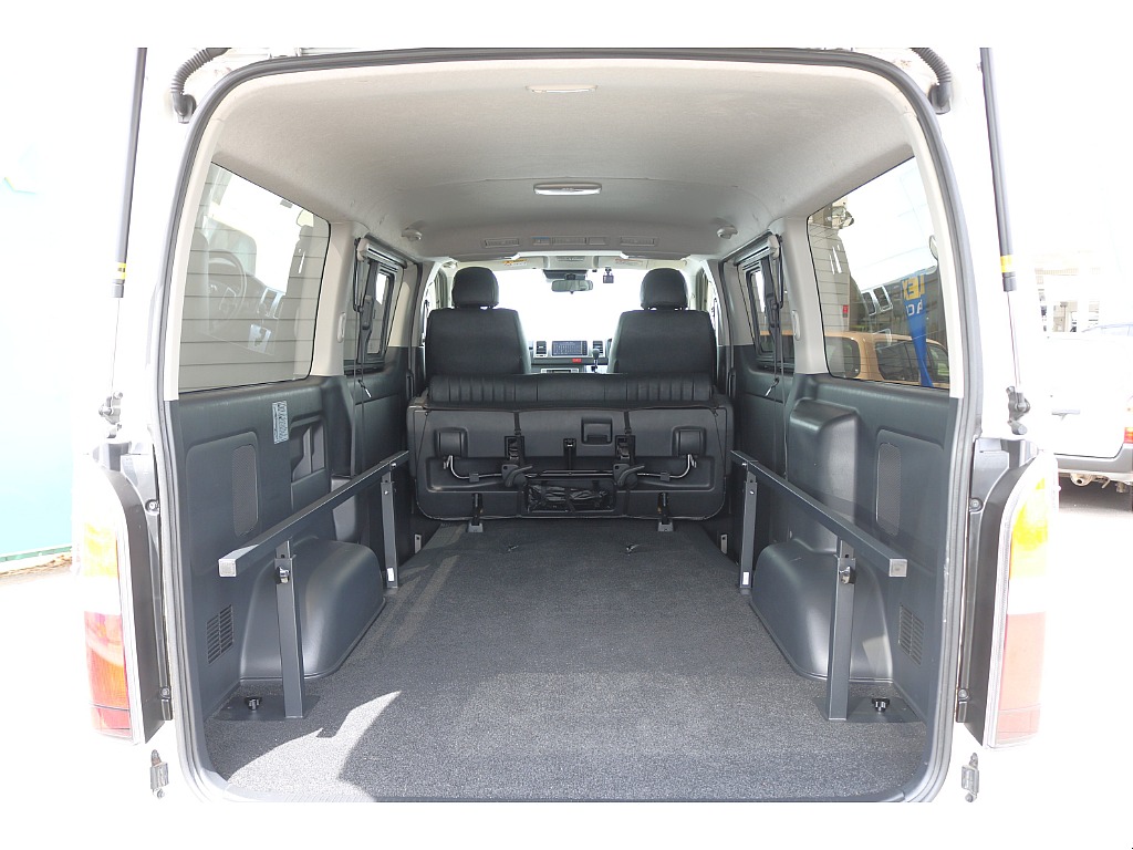 広々ラゲッジスペース♪アウトドアやお仕事にも◎