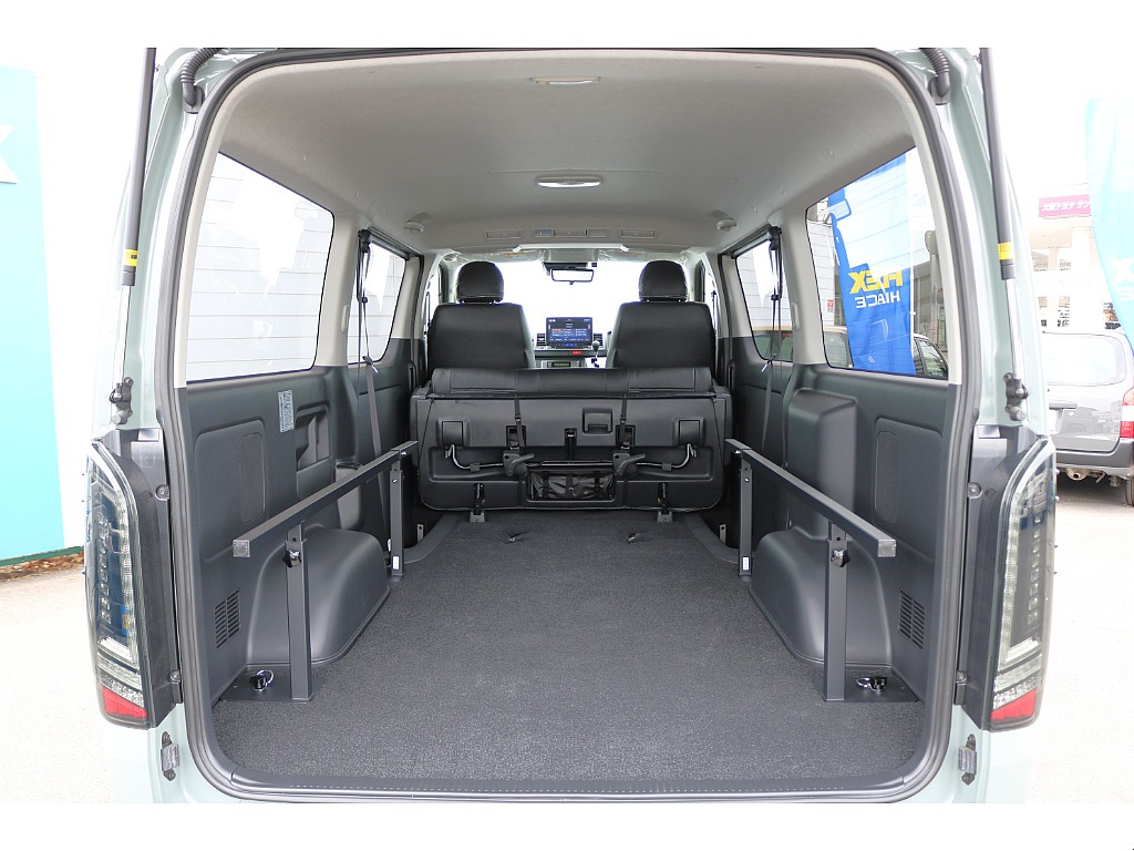 広々ラゲッジスペース♪アウトドアやお仕事にも◎