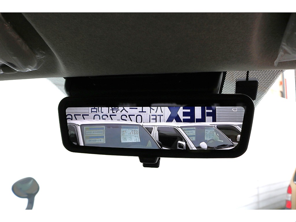 デジタルインナーミラーで夜間も安心◎