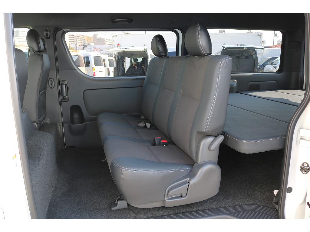 ダークプライムⅡ シートはハーフレザー仕様