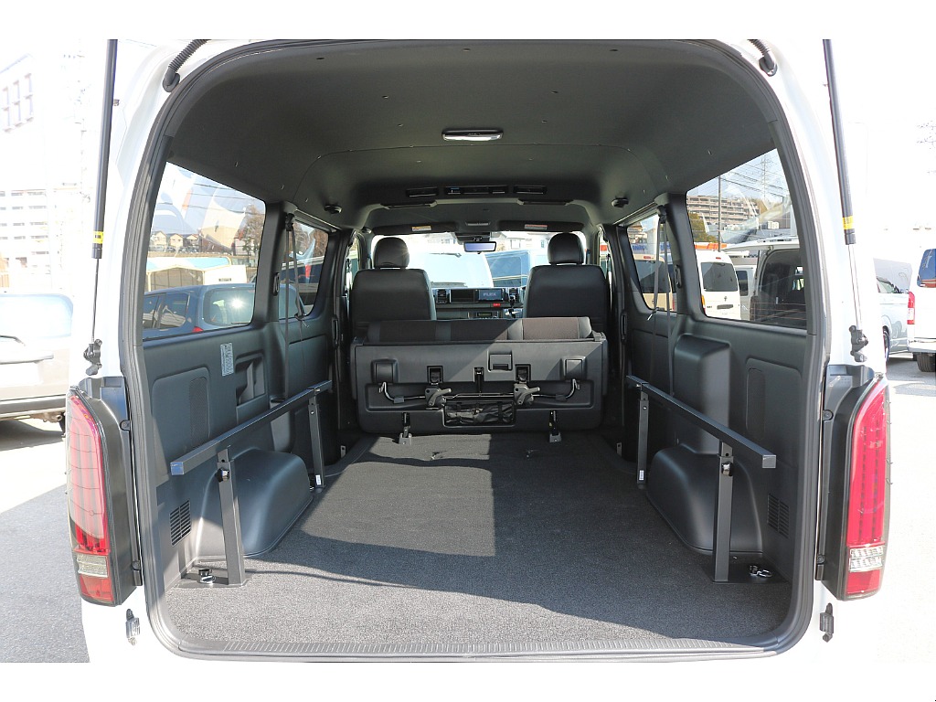 広々ラゲッジスペース♪アウトドアやお仕事にも◎