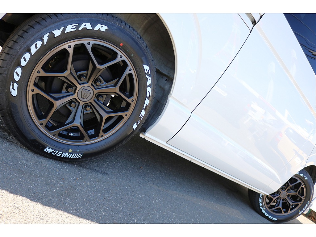 ナスカーホワイトレタータイヤ