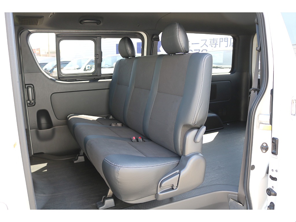 ダークプライムⅡ シートはハーフレザー仕様