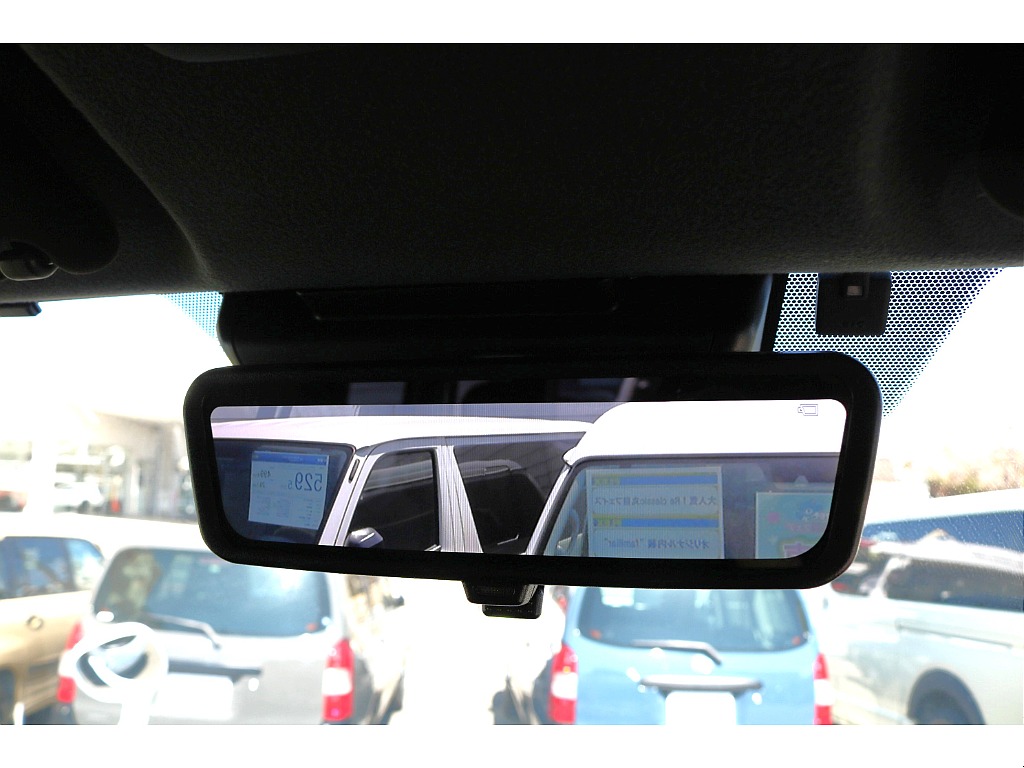 デジタルインナーミラーで夜間も安心◎