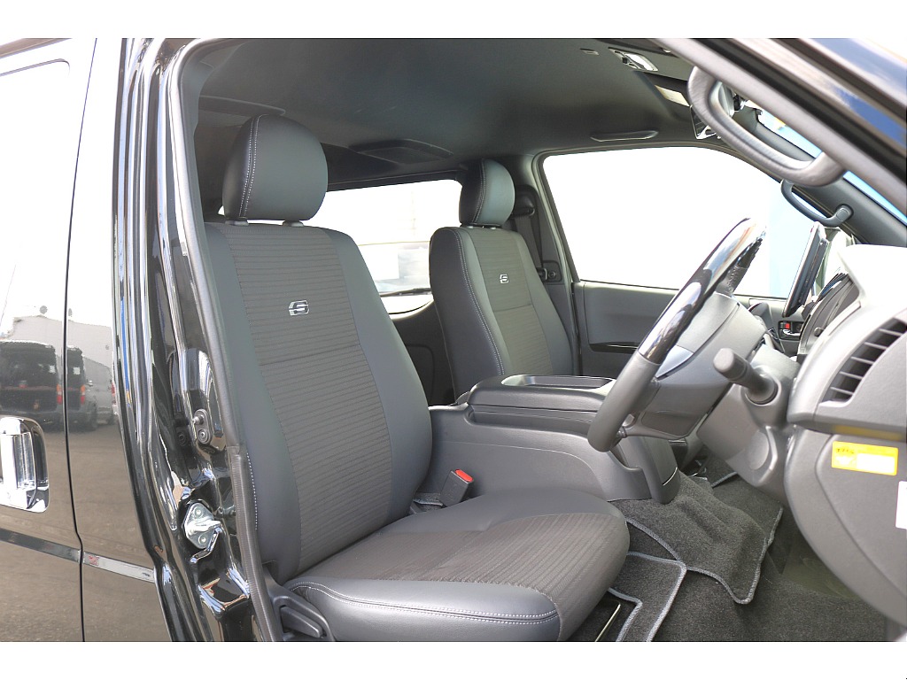 トリコット＋合成皮革＆ダブルステッチの特別仕様シート♪