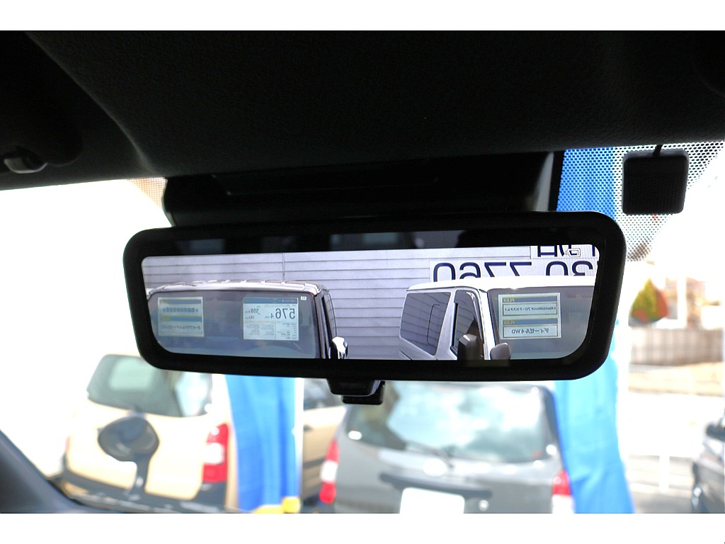 デジタルインナーミラーで夜間も安心◎