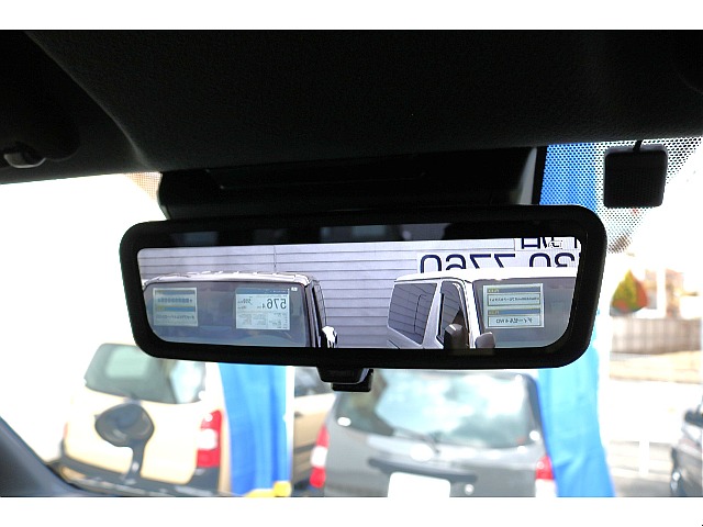 デジタルインナーミラーで夜間も安心◎