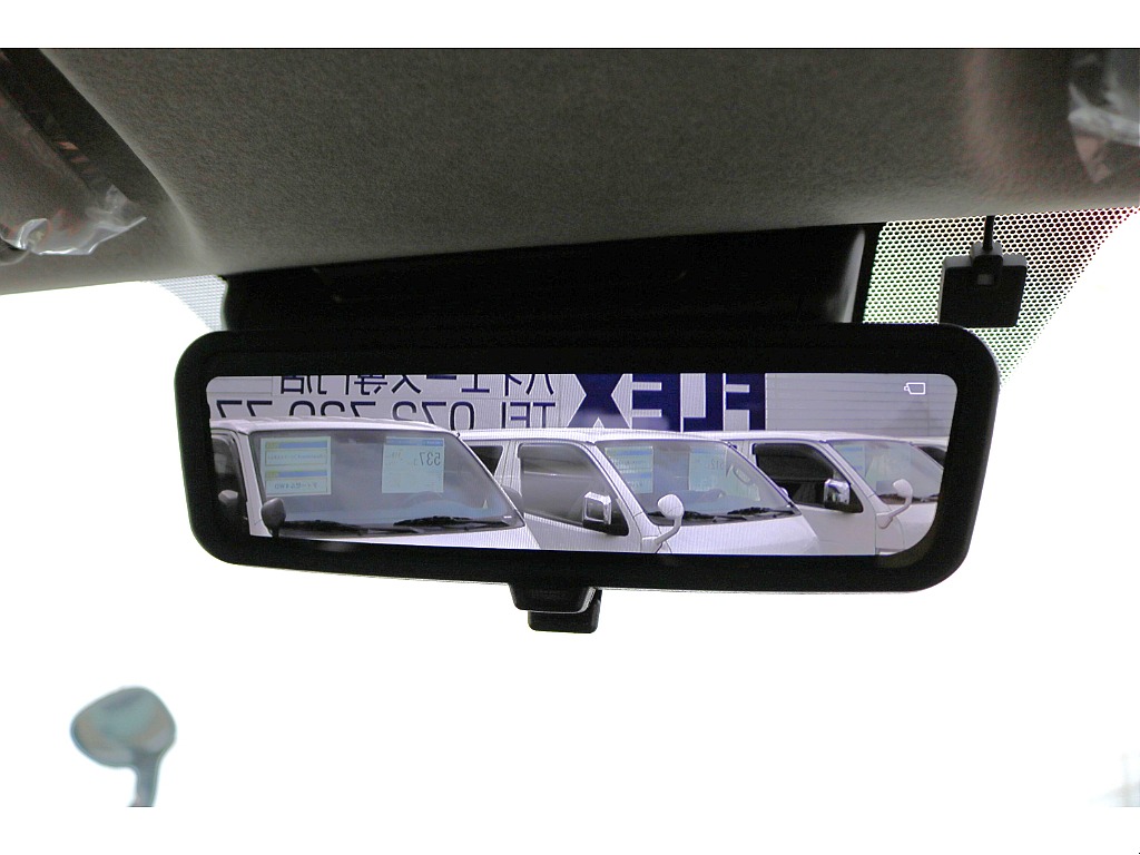 デジタルインナーミラーで夜間も安心◎