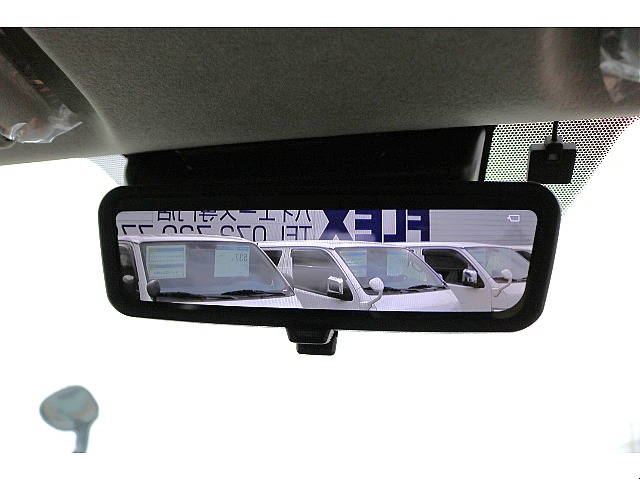 デジタルインナーミラーで夜間も安心◎