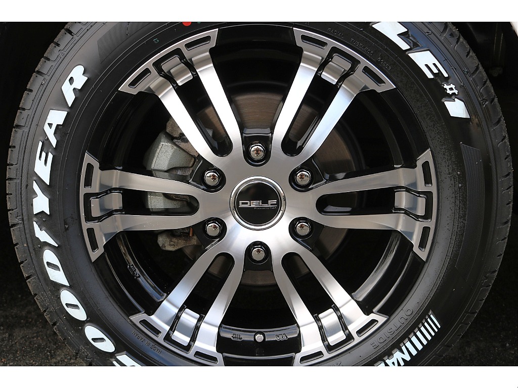 足元にはDelf02　17インチAWをチョイス♪