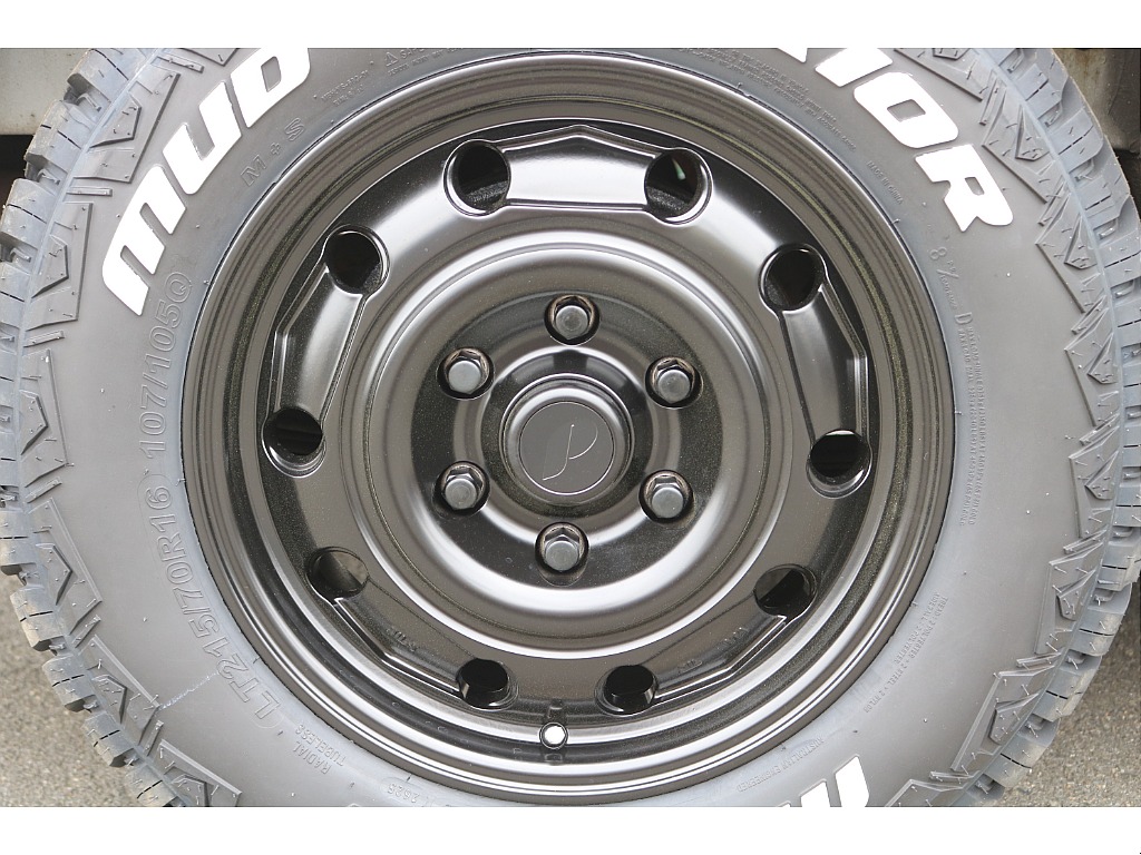 足元にはpaw 16インチをチョイス♪