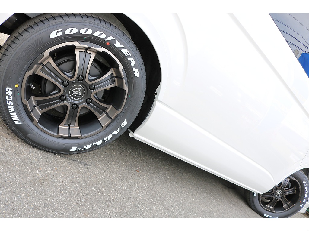 ナスカーホワイトレタータイヤ