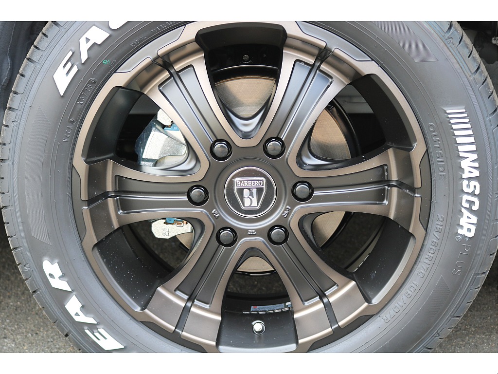 足元にはFLEX バルベロディープス　17インチAWをチョイス♪