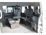 10人しっかり乗れる純正配列のハイエースワゴンに FLEXオリジナルカスタムパーツやベットキットを搭載！