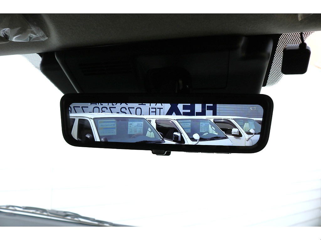 デジタルインナーミラーで夜間も安心◎