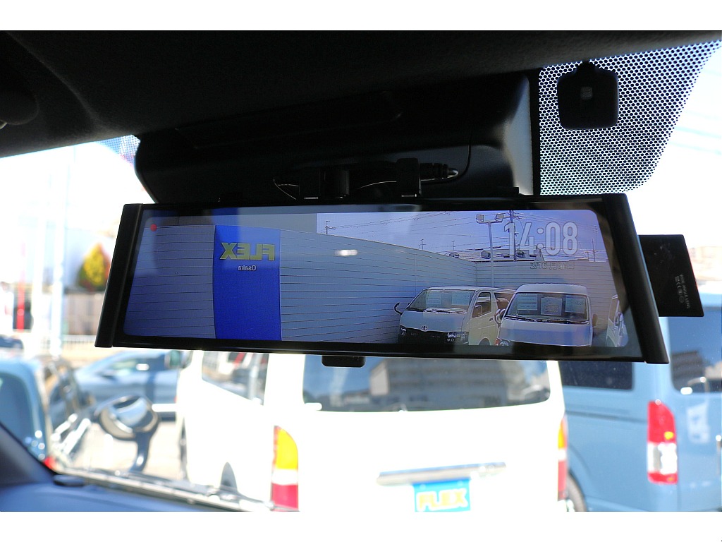 デジタルインナーミラーで夜間も安心◎