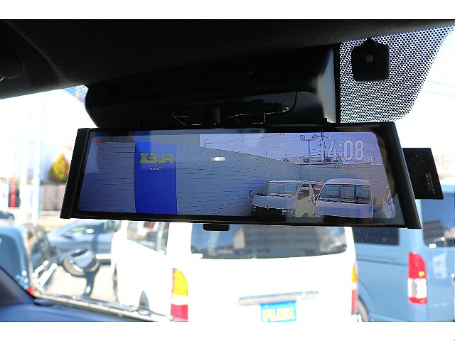 デジタルインナーミラーで夜間も安心◎