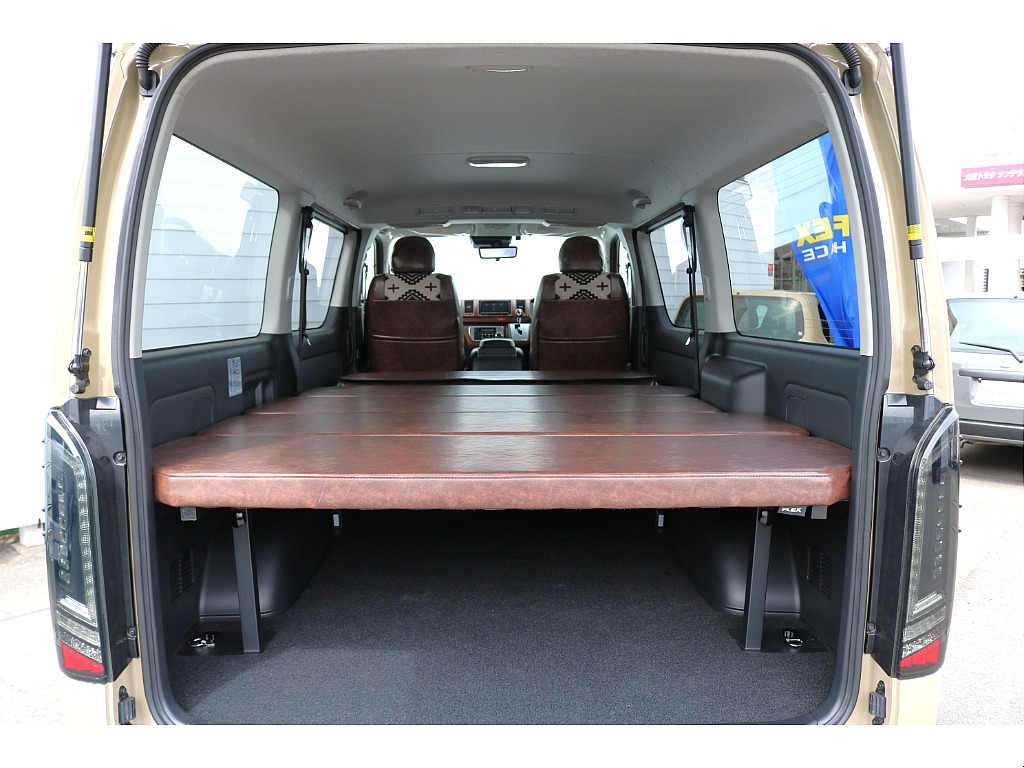 ベットは取り外しもできるので大きい荷物でも楽々載せられるラゲッチスペースも作り出せちゃいます♪