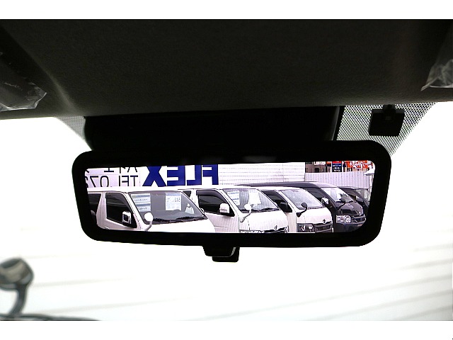 デジタルインナーミラーで夜間も安心◎