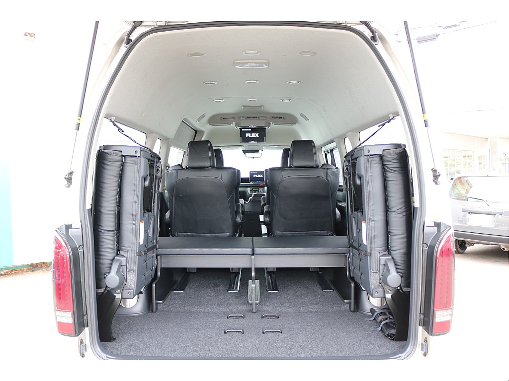 4列目シート跳ね上げで積載効率もUP