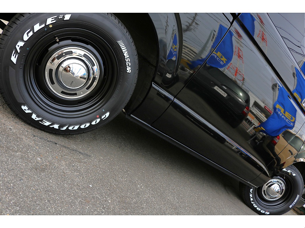 ナスカーホワイトレタータイヤ