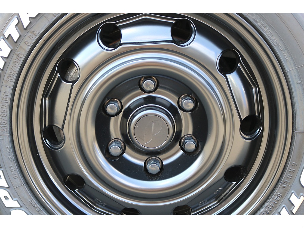 足元にはpaw 16インチをチョイス♪