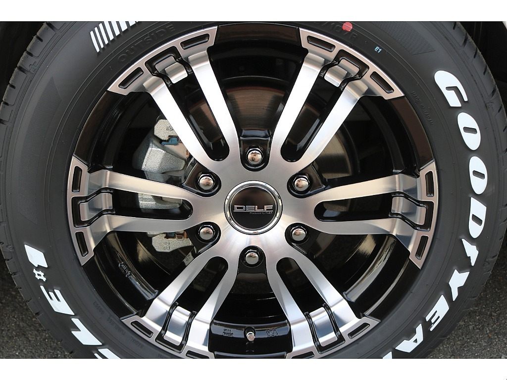 足元にはFLEXオリジナル　DELF02ホイルをチョイス♪