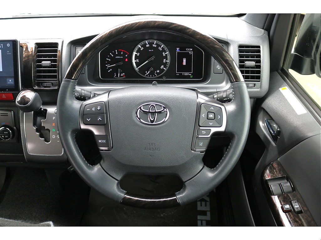 【厳選仕入】R6年式ハイエーススーパーGLダークプライムⅡディーゼル２WDワイドバン　フローリング施工済み