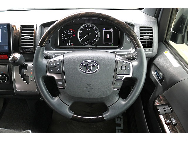 【厳選仕入】R6年式ハイエーススーパーGLダークプライムⅡディーゼル２WDワイドバン　フローリング施工済み