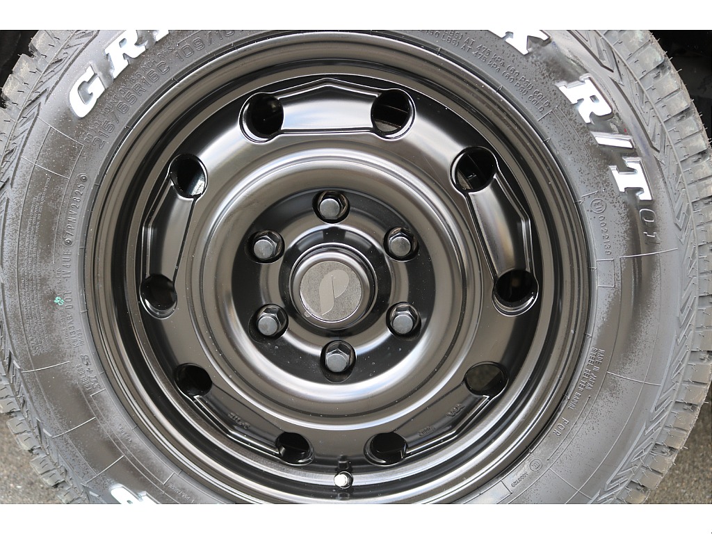 足元にはpaw 16インチをチョイス♪