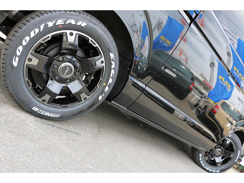 ナスカーホワイトレタータイヤ