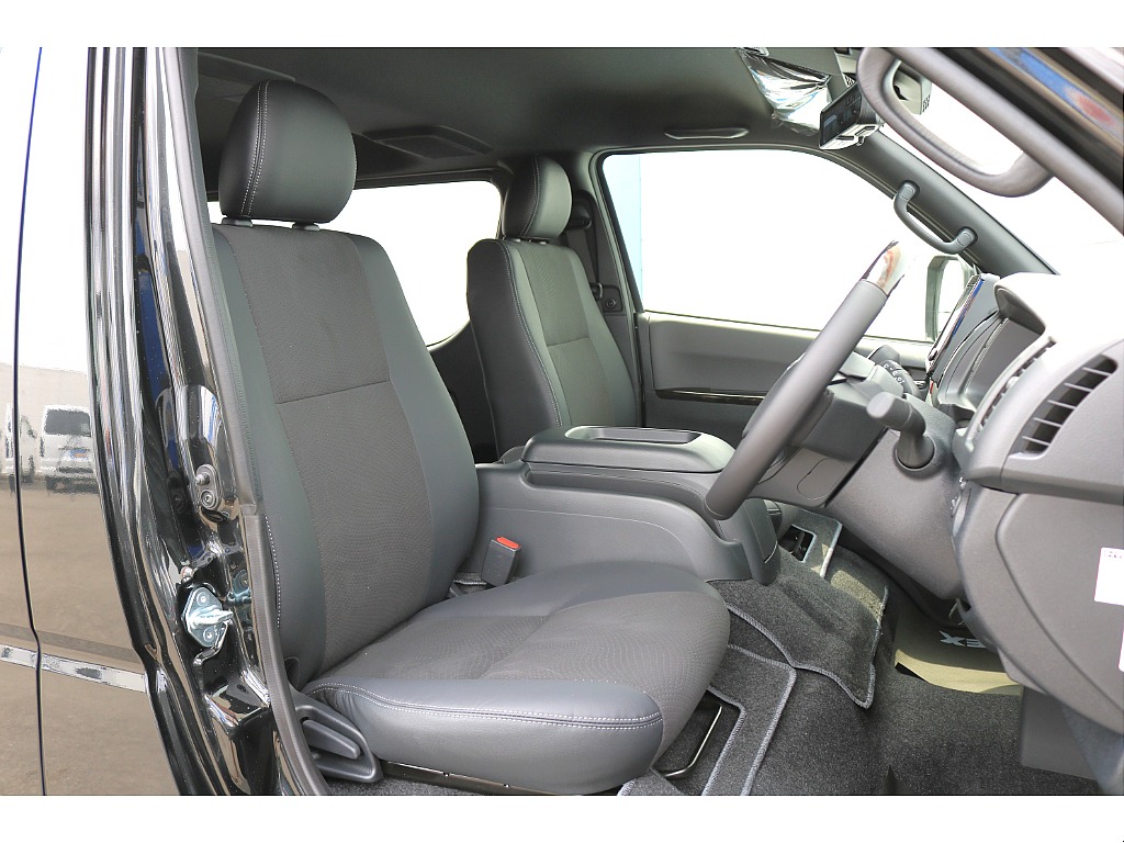 ダークプライムⅡ シートはハーフレザー仕様