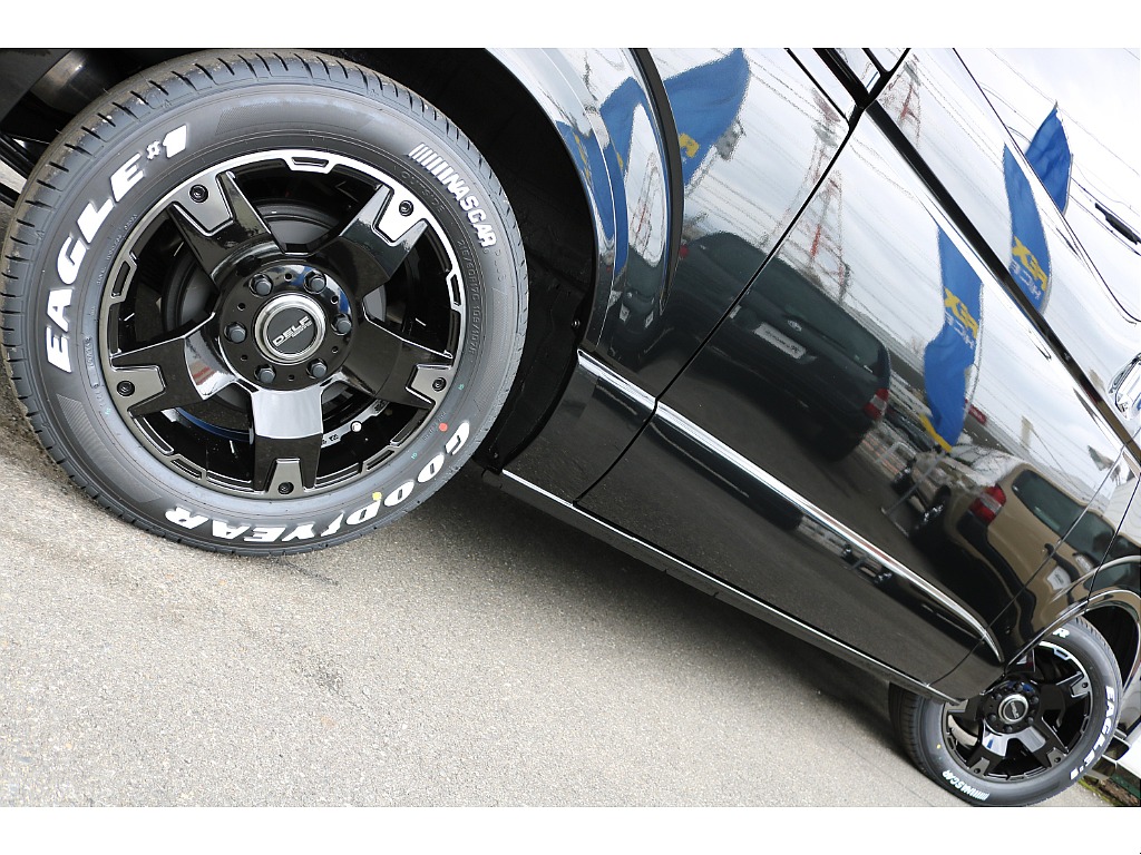 ナスカーホワイトレタータイヤ