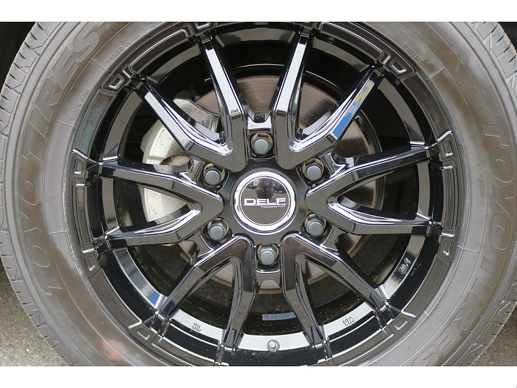 足元にはDelf06　17インチをチョイス♪