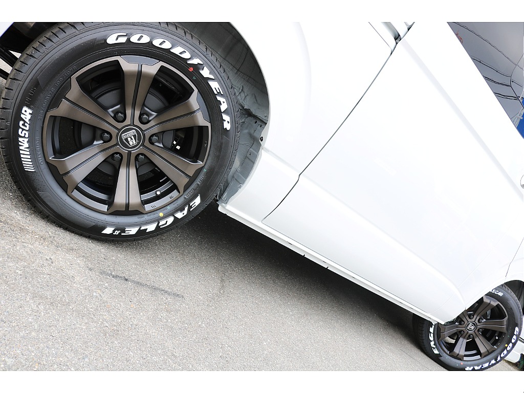 ナスカーホワイトレタータイヤ