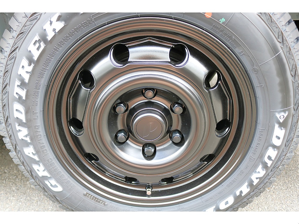 足元にはpaw 16インチをチョイス♪