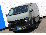 Bi-beam LEDヘッドランプの採用とガッツミラー廃止で フロント周りのデザインがかっこよくスタイリッシュな新型ハイエースです♪