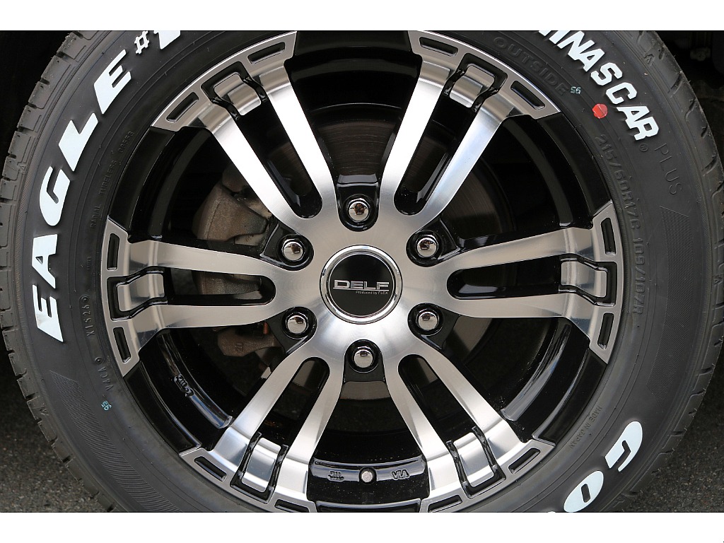 足元にはDelf 02ホイル　17インチをチョイス♪