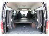 4列目シートを跳ね上げれば大きな荷物スペースを確保できます♪