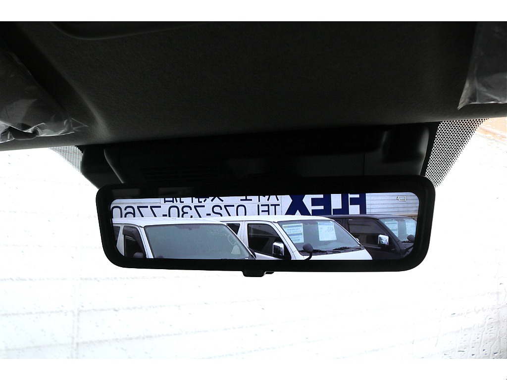 デジタルインナーミラーで夜間も安心◎